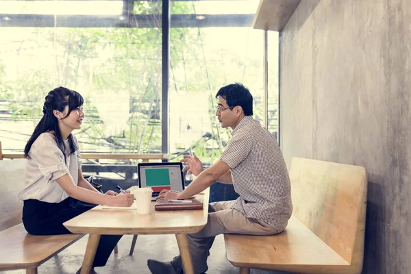 Equipo Negocios Discusión Gente Cafetería —  Fotos de Stock