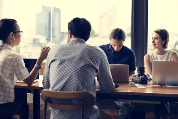 Grupo Empresarios Una Reunión — Foto de Stock