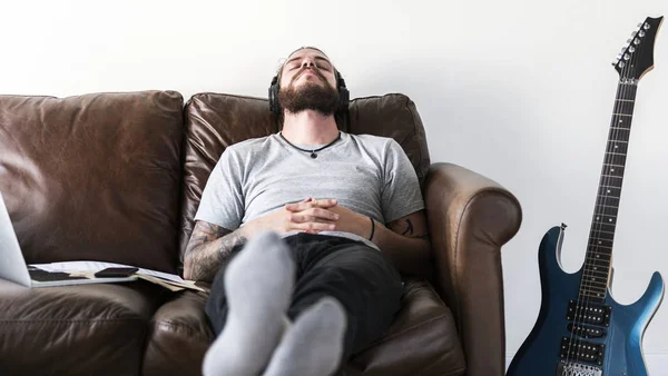 Kaukasische Man Nemen Van Een Pauze Van Het Werk Door — Stockfoto