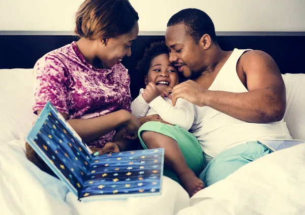 Famiglia Africana Trascorrere Del Tempo Insieme Amore Felicità — Foto Stock