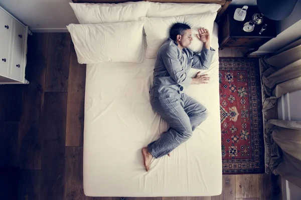 Francés Hombre Dormir Solo Cama —  Fotos de Stock