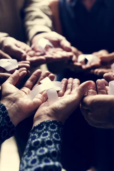 Närbild Vita Band Människor Palms För Ben Cancer Medvetenhet Och — Stockfoto