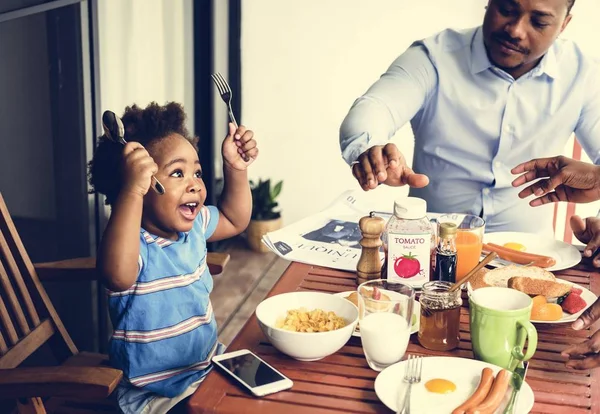 Familia Africana Desayunando Juntos —  Fotos de Stock
