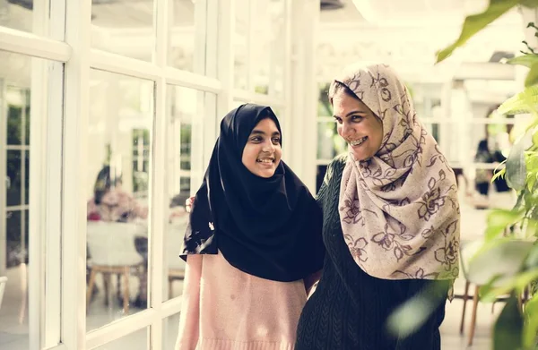 Μια Ομάδα Νεαρών Μουσουλμάνων Γυναικών — Φωτογραφία Αρχείου