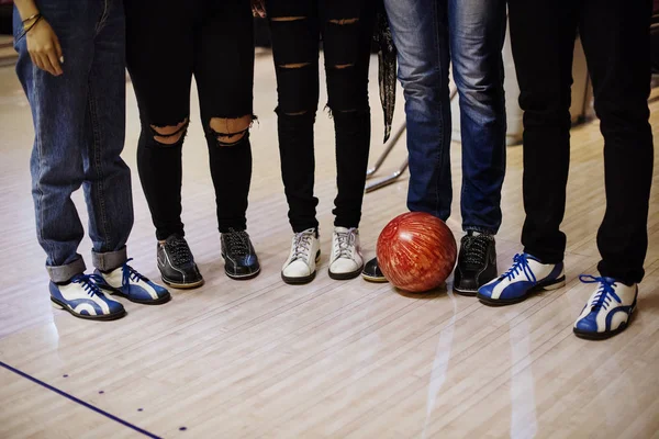 Temps Avec Des Amis Une Piste Bowling — Photo