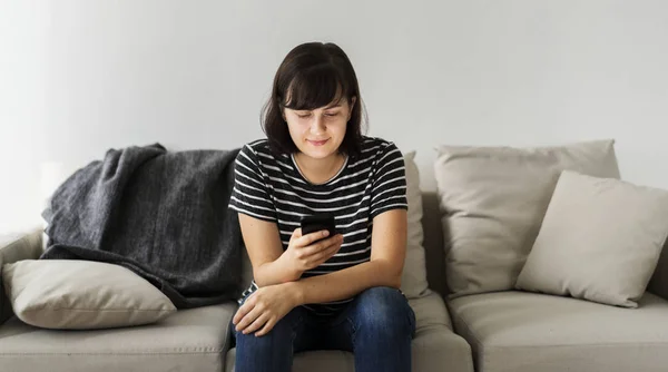 Woman Typing Text Message While Sitting Couch — Stock Photo, Image