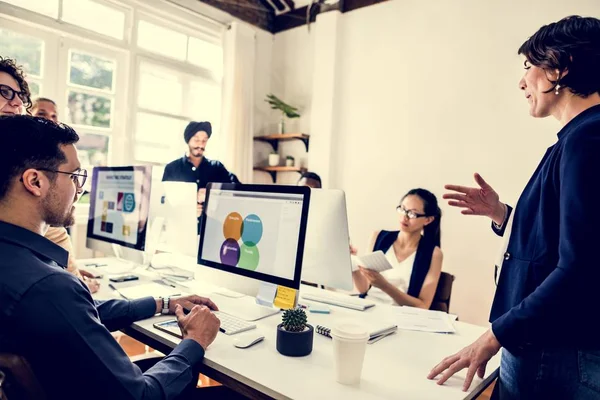 Diversos Empresarios Que Trabajan — Foto de Stock