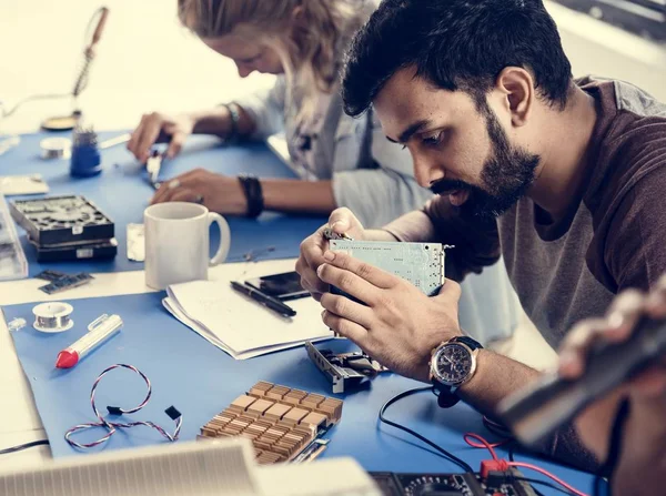 Elektronika Części Techników Elektrycznych — Zdjęcie stockowe