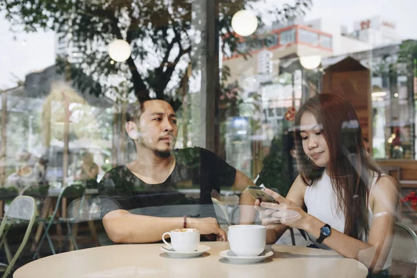 Bella Asiatico Coppia Avendo Caffè — Foto Stock