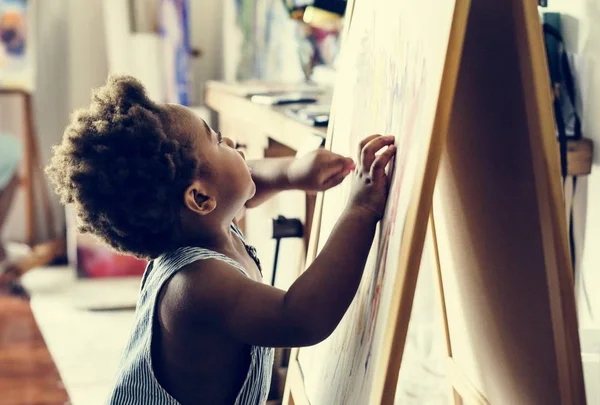 Africké Dítě Těší Jeho Malování — Stock fotografie