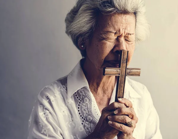 Χριστιανική Γυναίκα Προσεύχεται Πιστεύουν — Φωτογραφία Αρχείου