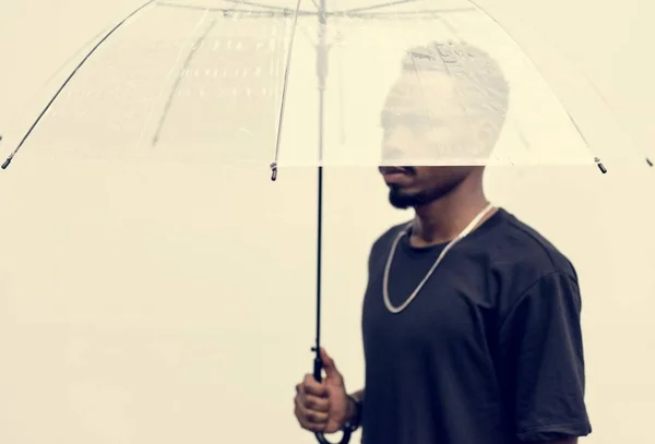 Afrikai Ember Használ Egy Esernyőt — Stock Fotó