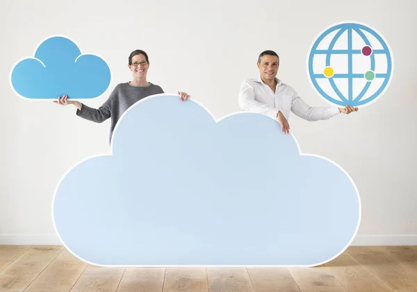 Osób Posiadających Ikony Chmury Technologie — Zdjęcie stockowe