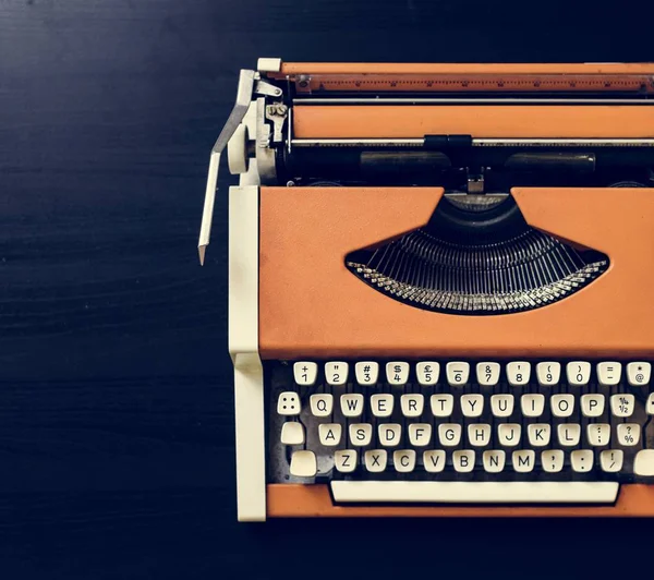 Retro Orange Typewriter Table — Stock Photo, Image