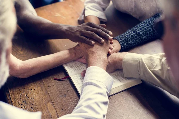 Gruppo Cristiani Persone Che Pregano Insieme Speranza — Foto Stock