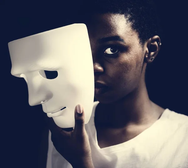 Afrikansk Kvinna Anläggning Vit Mask — Stockfoto