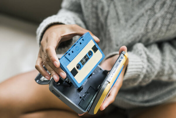 Woman Putting Cassette Cassette Player — Stock Photo, Image