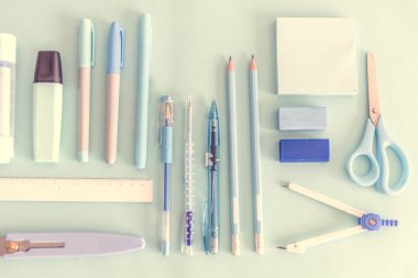 İleti örneğini flatlay masanın üzerinde ayarlama