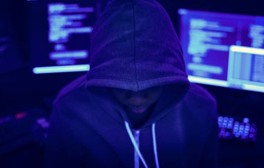 kodlama ve kesmek başlıklı Afrika kişi