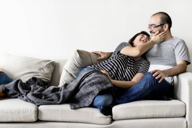 Having a romantik ve mutlu zaman birlikte çift