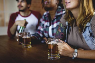 Arkadaşlar, spor bar birlikte tezahürat 