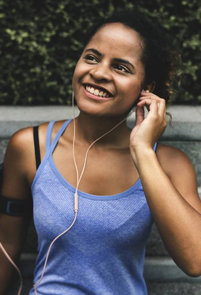 Mulher Saudável Exercitando Usar Tecnologia — Fotografia de Stock