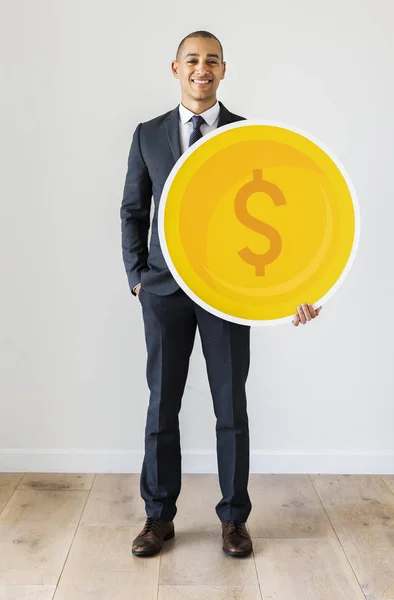 Бизнесмен Стоящий Держащий Руках Значок Жёлтой Монеты — стоковое фото