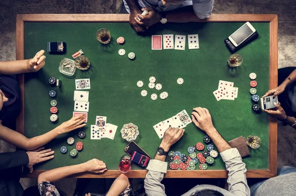 Bovenaanzicht Van Mensen Spelen Casino Gokken — Stockfoto