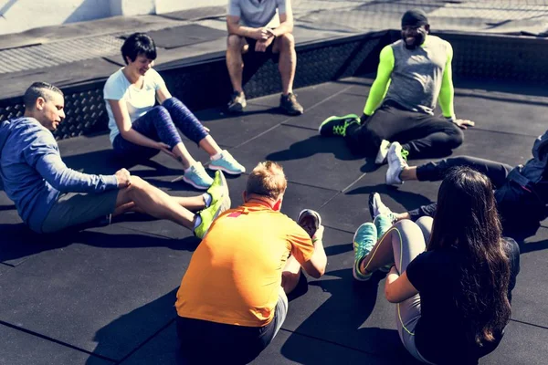 Diversas Personas Que Hacen Ejercicio Aire Libre — Foto de Stock