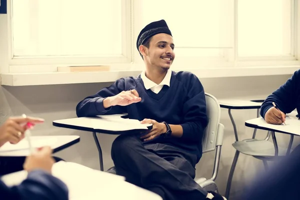 Diversos Niños Musulmanes Que Estudian Clase —  Fotos de Stock