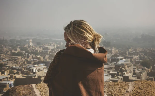 Femme Occidentale Explorant Fort Jaisalmer Rajasthan Inde — Photo