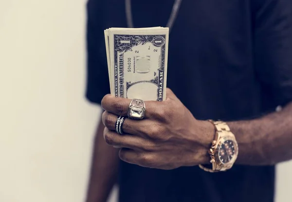 Close Homem Africano Segurando Dinheiro — Fotografia de Stock