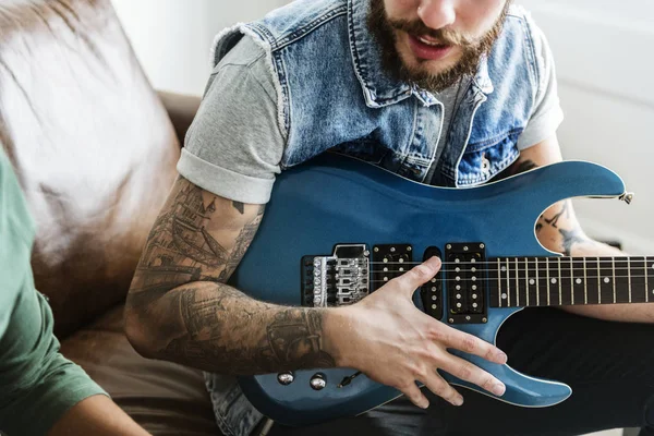 Vrienden Spelen Muziek Samen — Stockfoto