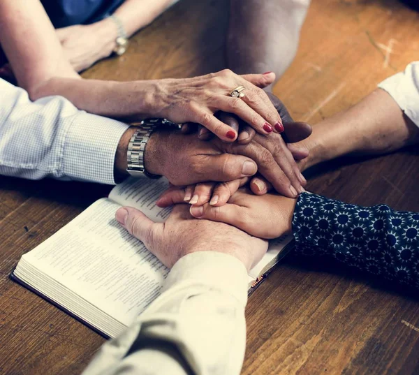 Groupe Personnes Chrétiennes Priant Ensemble Espérance — Photo