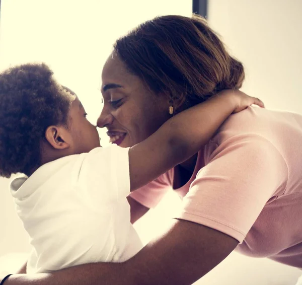 Madre Soltera Disfrutando Tiempo Precioso Con Hijo — Foto de Stock