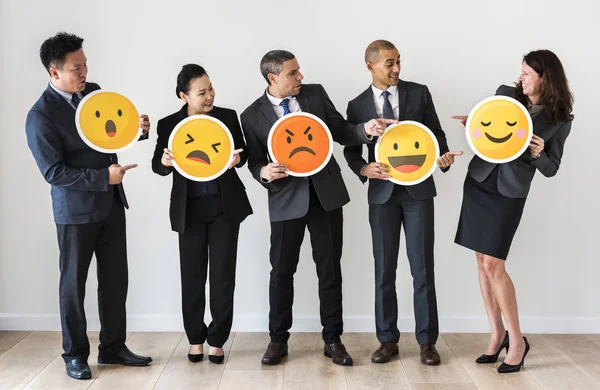Piena Lunghezza Uomini Affari Piedi Possesso Icone Emoji Affrontare Emozioni — Foto Stock