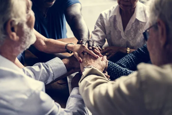 Persone Diverse Che Tengono Mano Insieme — Foto Stock