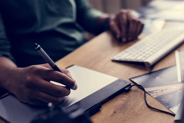 Close Hand Using Graphic Tablet Home — Stock Photo, Image