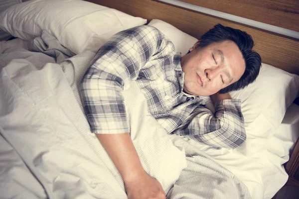 Мужчина Крепко Спит — стоковое фото