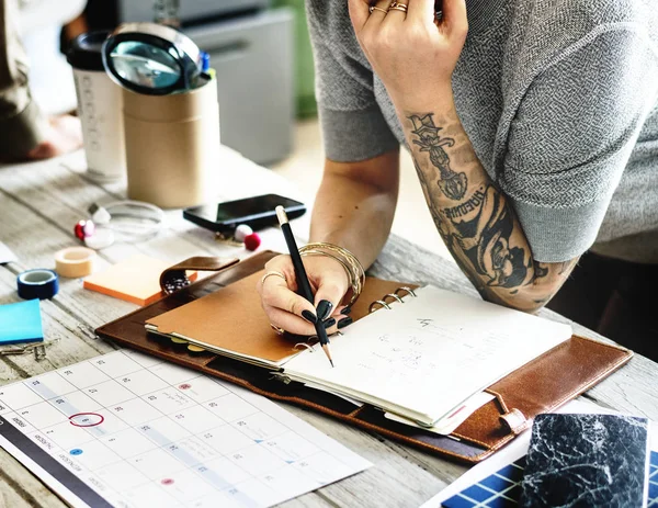 Cropped Shot Tattooed Woman Writing Notebook — Stock Photo, Image