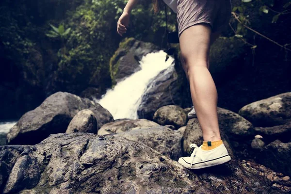 Lage Sectie Van Vrouw Genieten Van Een Outdoor Reis — Stockfoto