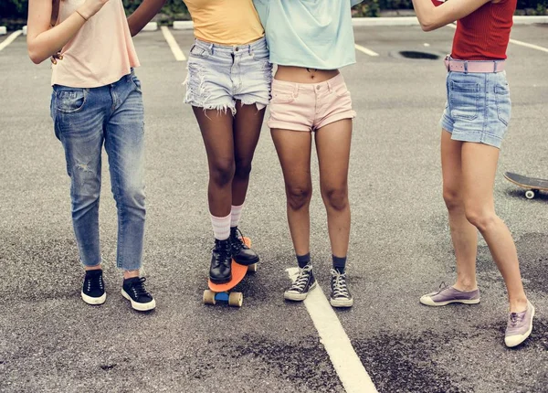 Gruppe Unterschiedlicher Frauen Die Zusammen Spaß Haben — Stockfoto