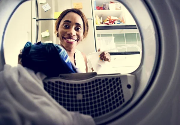 African Woman Doing Laundry — Stock Photo, Image