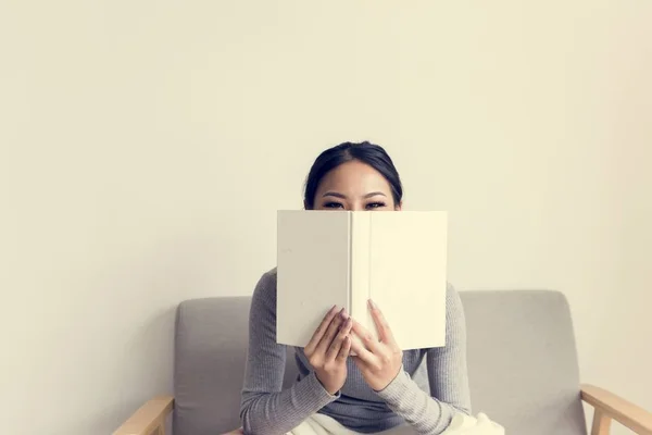 Asian Woman Reading Lifestyle Home — Stock Photo, Image