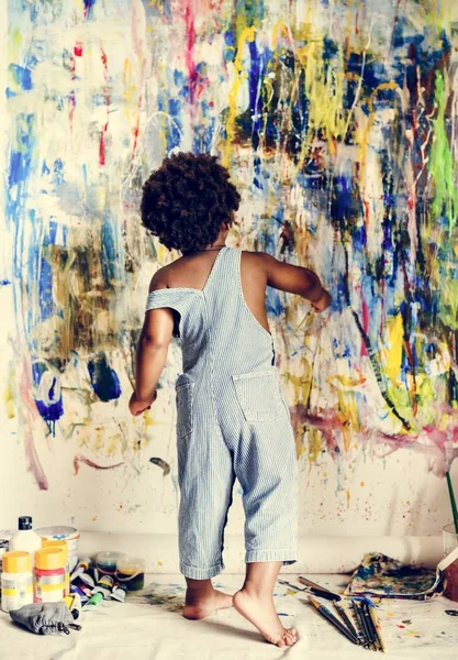 Afrikanska Barn Njuter Hans Målning — Stockfoto