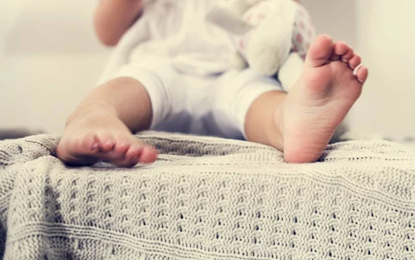 Kleine Kind Ontspanning Ontspannen Zitten — Stockfoto