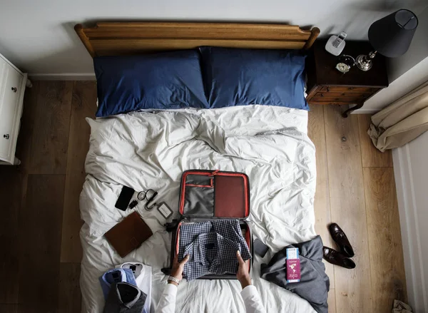 Üzletember Hálószobájában Pakolja Fel Utazás — Stock Fotó