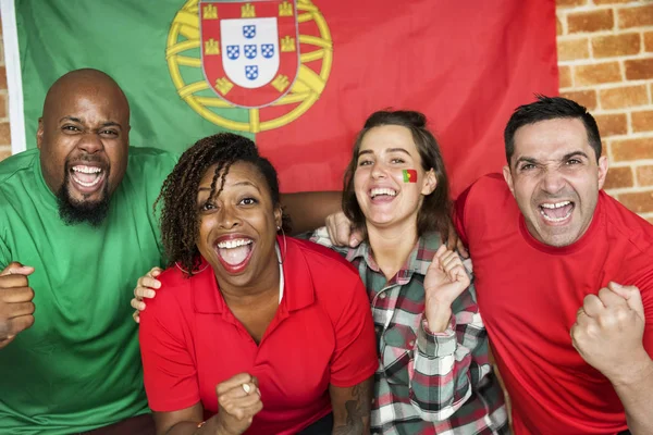 Amigos Torcendo Copa Mundo Com Bandeira Pintada — Fotografia de Stock