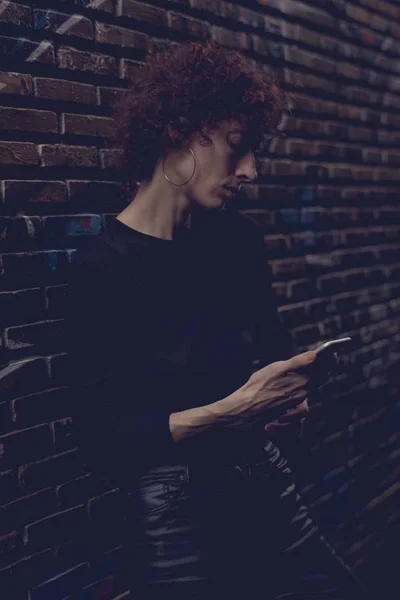 Mujer Mirando Teléfono — Foto de Stock