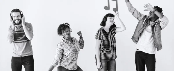 Люди Танцуют Мелодичной Запиской Наушниками Черно Белые — стоковое фото